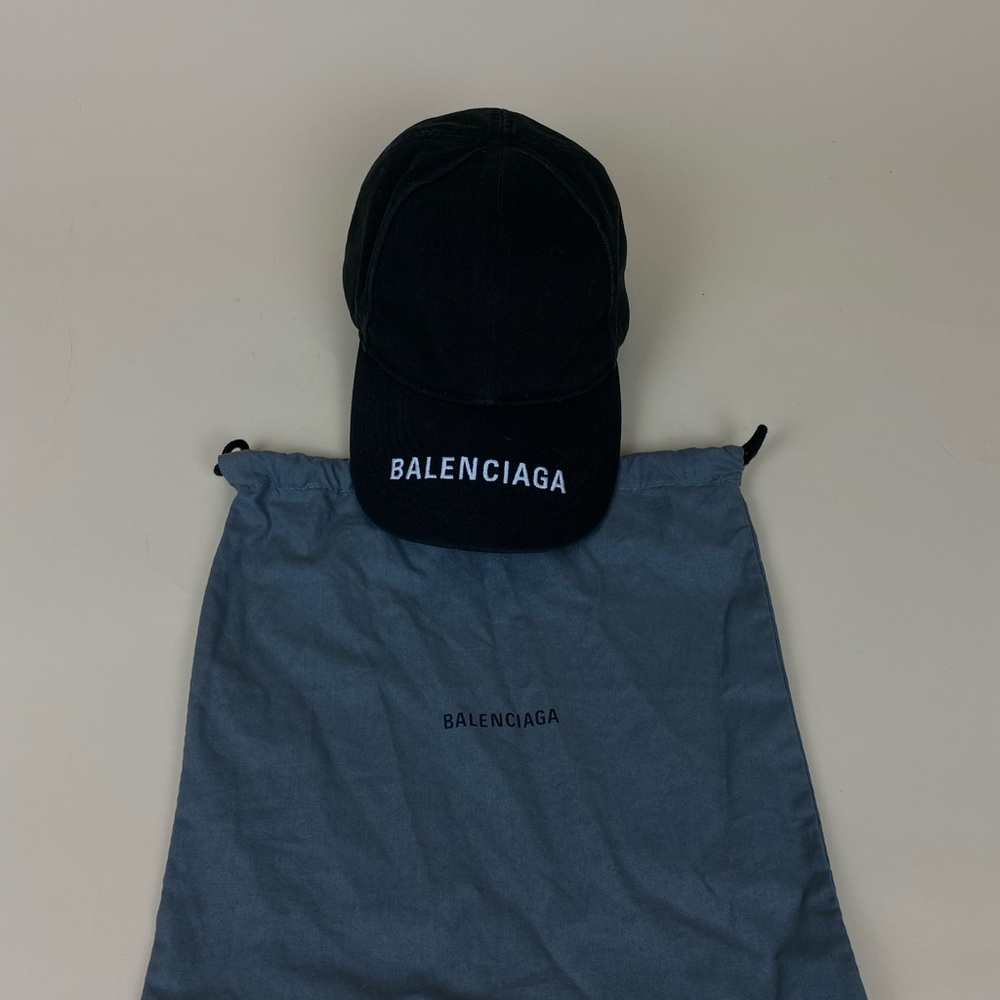 BALENCIAGA CAP IN BLACK/WHITE